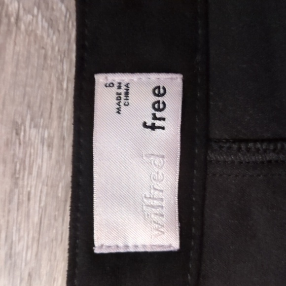 Wilfred Free By Aritzia Black Suede Mini Skirt Size 6 - Picture 3 of 6